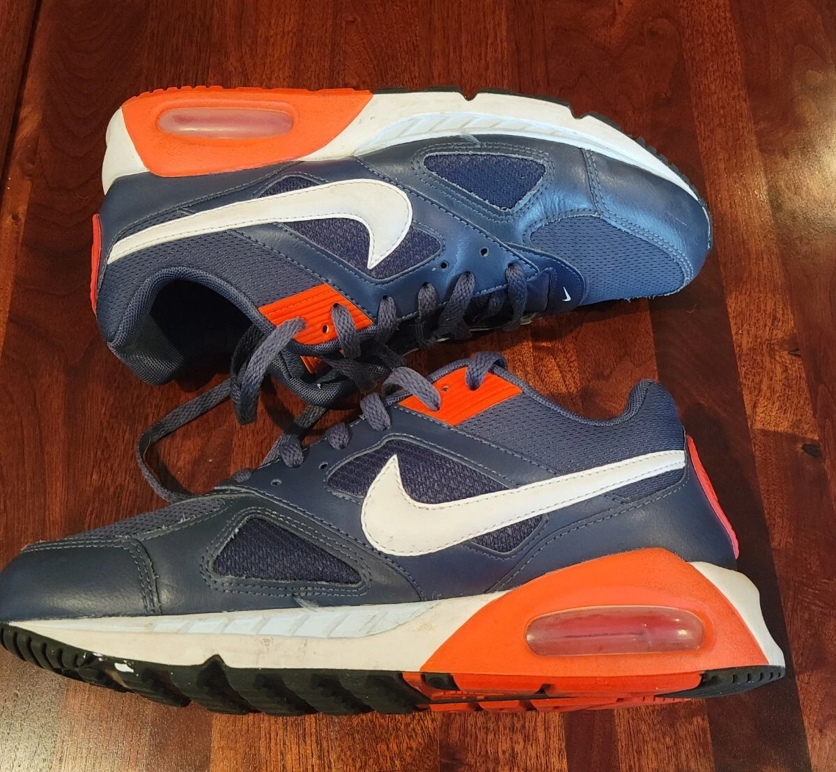Womens nike top air max ivo