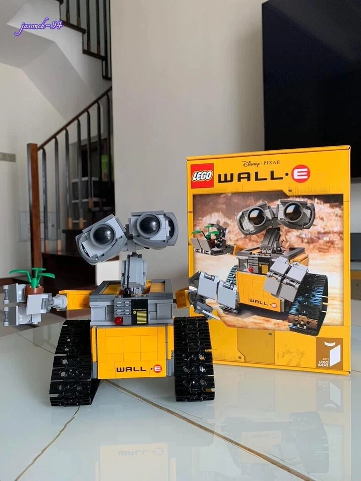 WALL-E Robot Collectible Ornaments Building Blocks Puzzle Toys 687pcs - Image 2 of 4