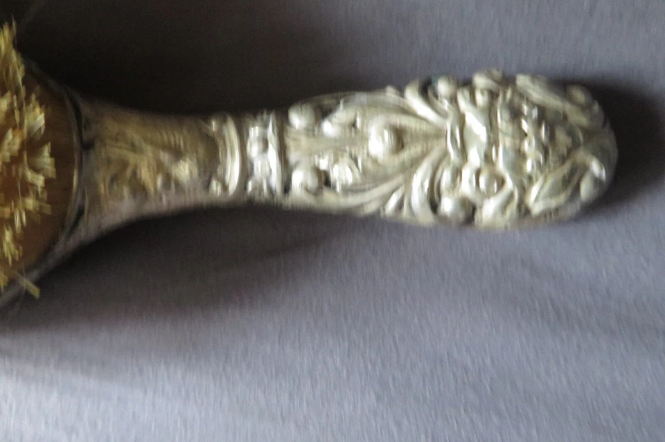 Ancienne brosse à cheveux en argent sans poinçon - Photo 4/4
