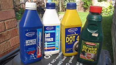 AUTOMOBILIA COMMA & CARLUBE BEHÄLTER (FROSTSCHUTZMITTEL & BREMSFLÜSSIGKEIT DOT 4)