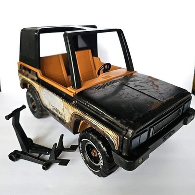 Vintage 1970s Tonka Mighty Jeep Bronco Metal Black Tan with Tire