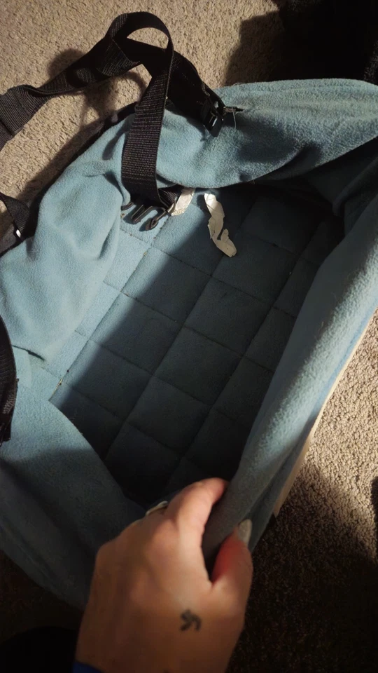 Asiento de coche Kurgo Rover Heather Booster para perros pequeños mantiene a las mascotas seguras en el coche Foto 2 de 4