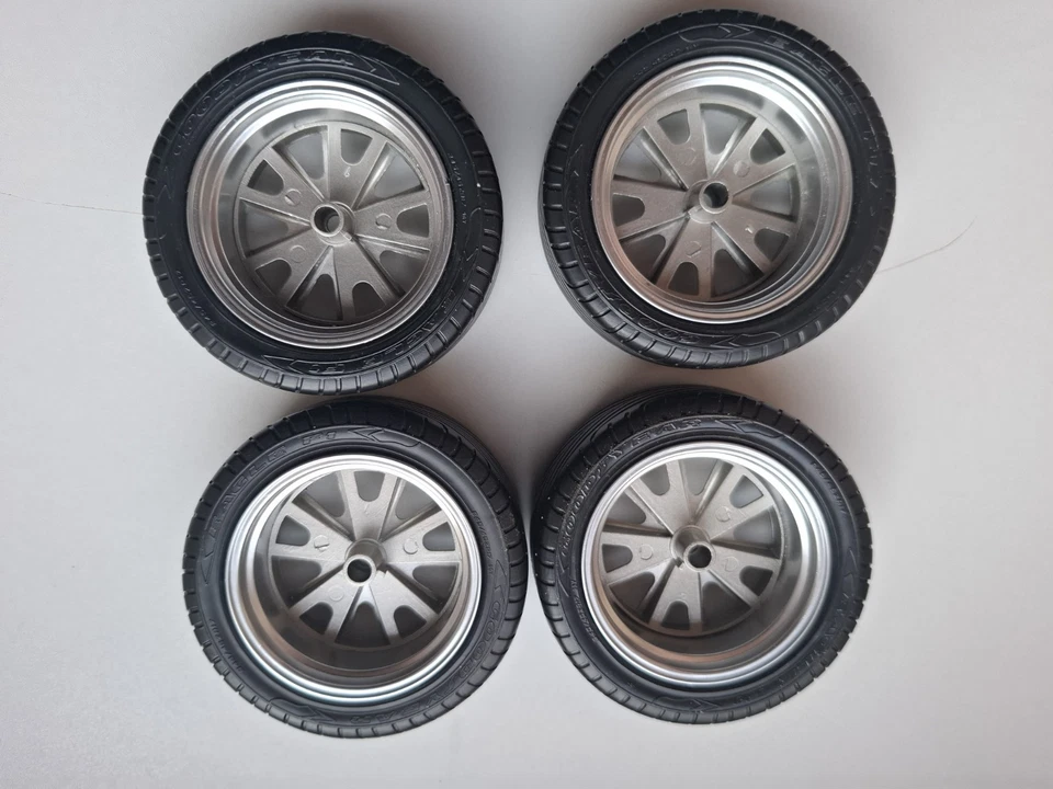 FORD MUSTANG ORIGINAL WHEEL  1/8 DEAGOSTINI - Image 2 of 3