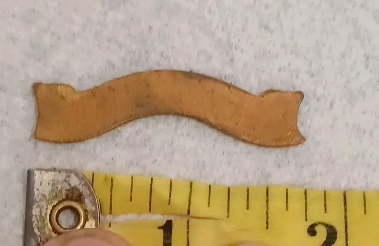 Estampado antiguo vintage de latón de patrullero con respaldo plano Foto 3 de 3