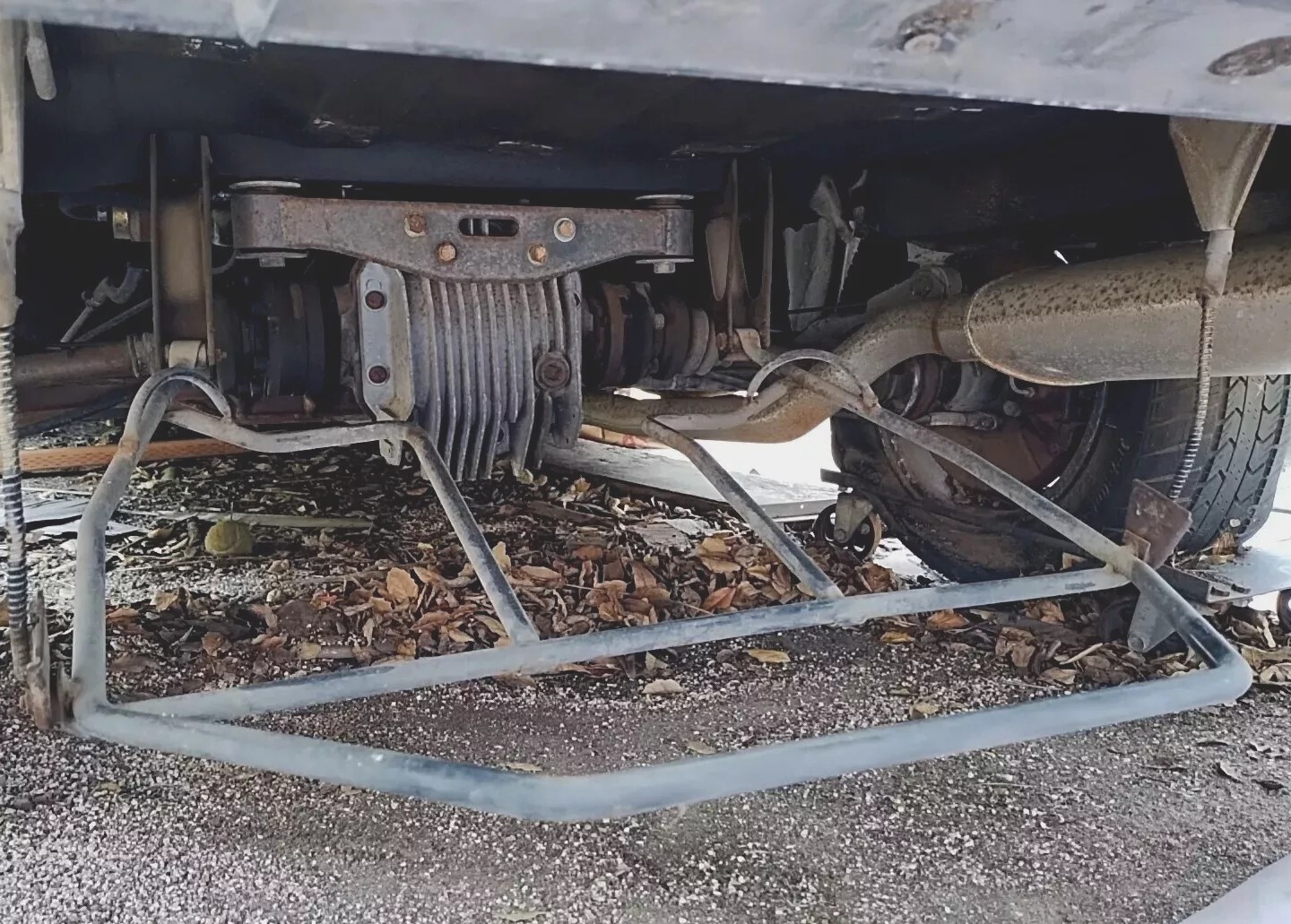 Maserati Biturbo Spare Tire Carrier Assembly 