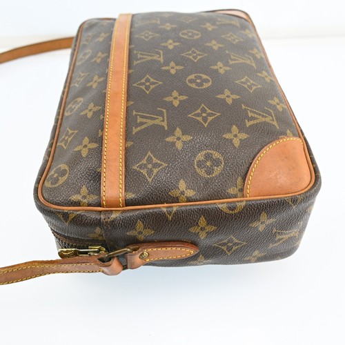 AUTH LOUIS VUITTON Monogram Trocadero 30 Shoulder Bag M51272 LV P2424AC703 - Picture 3 of 24