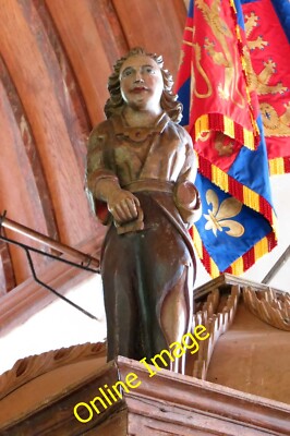 Foto 6x4 Eine Schnitzerei auf der königlichen Kirchenbank in Rycote Chapel Tiddington \/S c2014