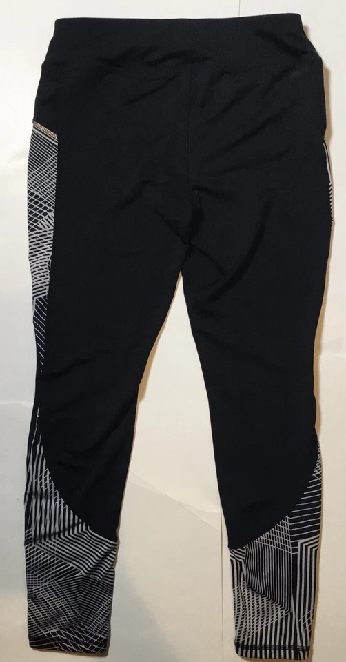 Danskin Now 女式修身打底裤运动服黑白 Zig Zag 印花 M 码 — 第 2/4 张图片