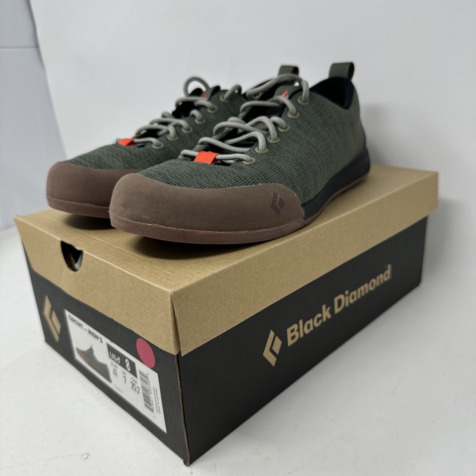 Zapatos Circuito Diamante Negro Para Hombre Talla 8 Tundra NUEVOS EN CAJA