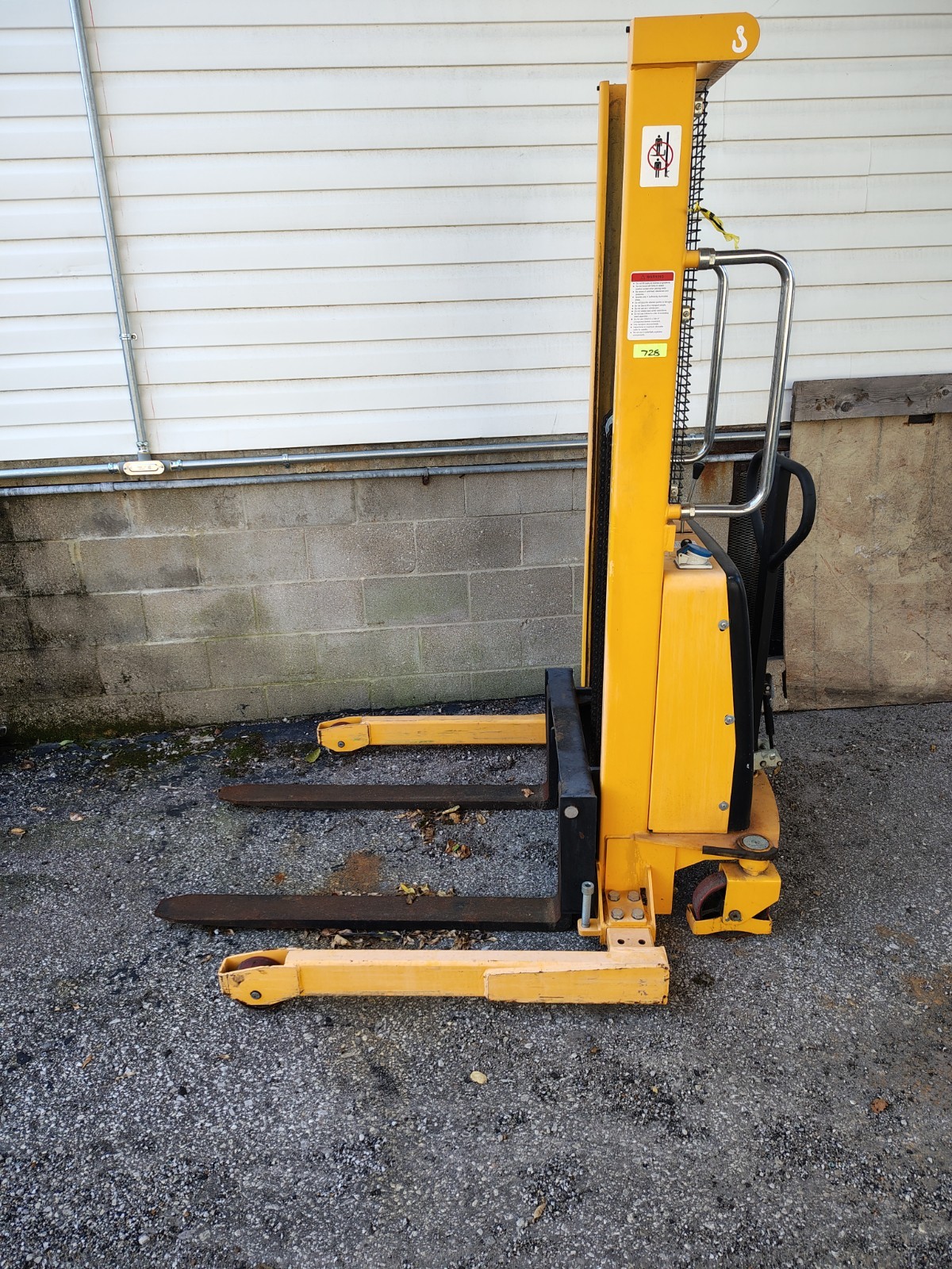 2200LB Capacity Straddle Pallet Stacker