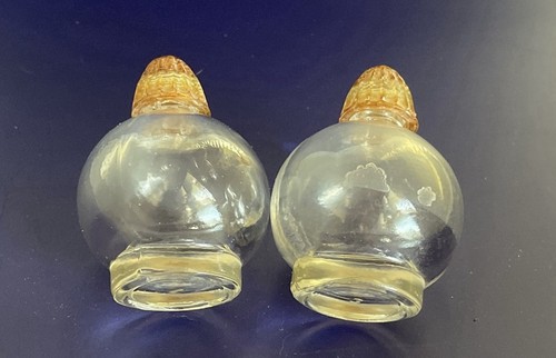 Vintage Glass SALT AND PEPPER SHAKERS w/ TRAY - Picture 3 of 5