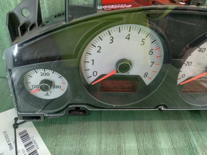 Cuadro de instrumentos medidor velocímetro Volkswagen Routan 2011 con tacómetro P56046483ab Foto 3 de 4