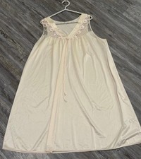 VTG 80  s Vanity Fair Peachy Cream Nylon USA Made Floral Embroidery Nightgown L