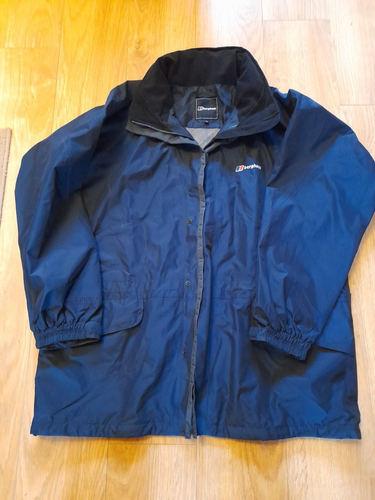 Berghaus Arran Men’s Black Waterproof Jacket with Adjustable Hood XXL