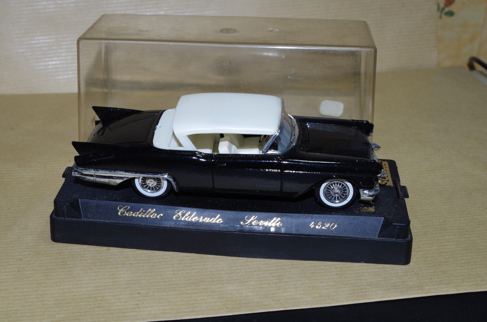 Solido Cadillac Eldorado Seville 1:43 4520