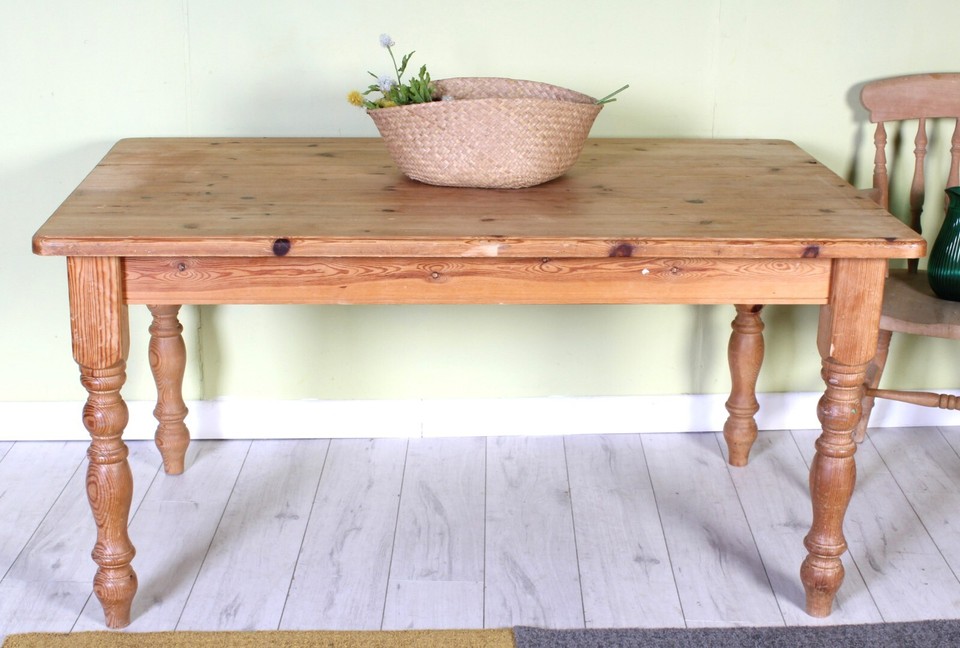 Delivery Options Lovely Rustic Old pine cottage style table Seats 6