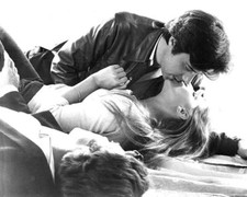 What'S Up Doc Peter Bogdanovich Director Kisses Barbra Streisand 8x10 Picture Ce