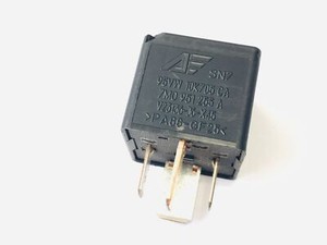 7M0951253A 1x Relais 100 Arbeitskontaktrelais 12V 70A VW Audi Seat Skoda origin.