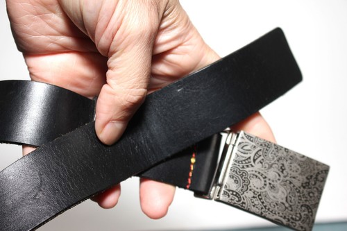 Cinturón de cuero genuino negro Robert Graham - Hebilla de cachemira - Talla 34 - 39" de largo - Imagen 6 de 10