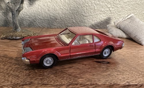 CORGI No. 276 GOLDEN JACKS OLDSMOBILE TORONADO Red Take Off Wheels 1/43 Diecast - Picture 1 of 14