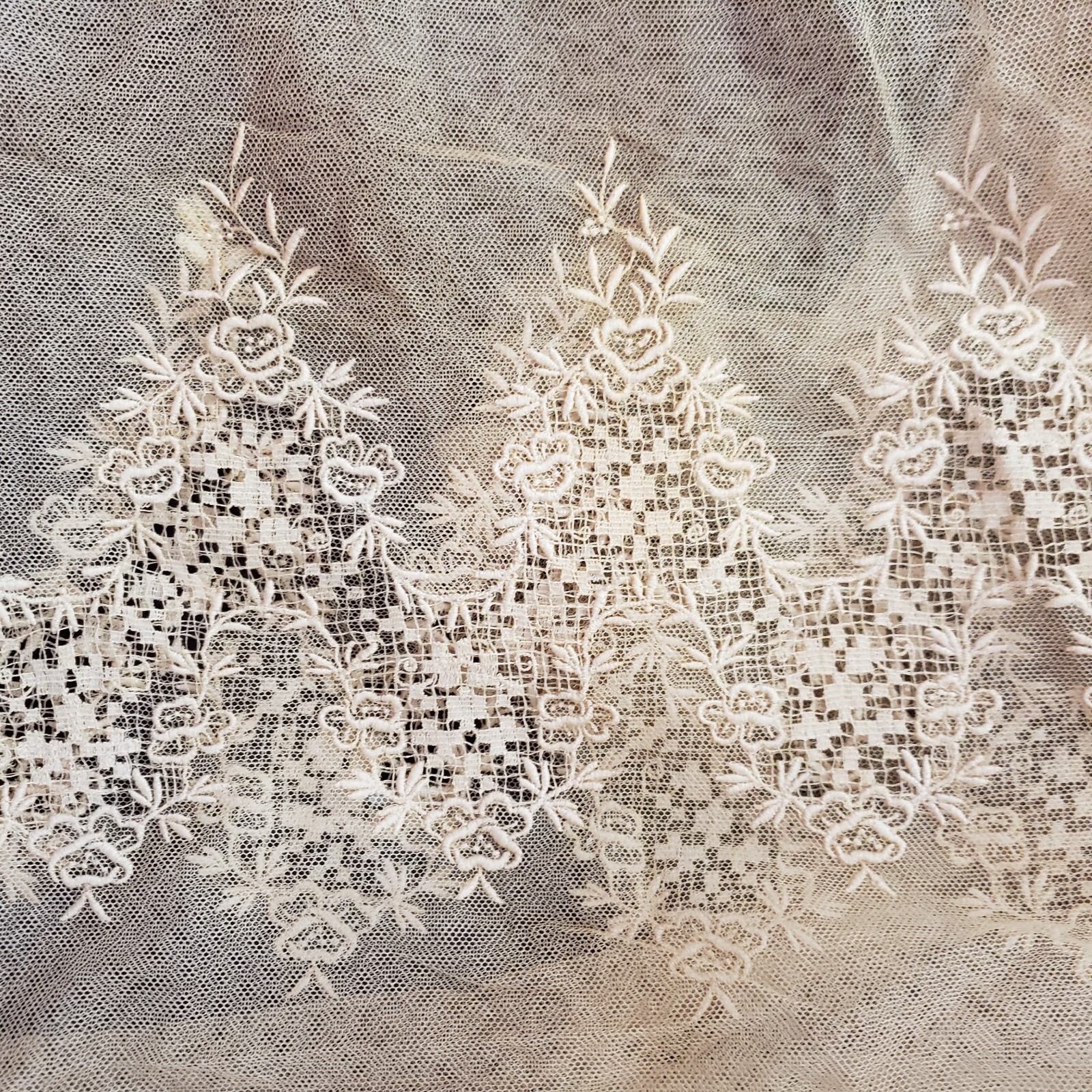 Vintage Antique Ecru Embroidered Lace Crafts Sewing 122 x 22 Inches