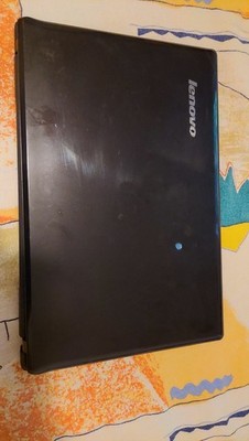 Lenovo G570 15,6    funktionsfähig (kein Akku, defektes Scharnier) + Ladegerät