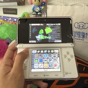 White 3DS console Brand New Condition
