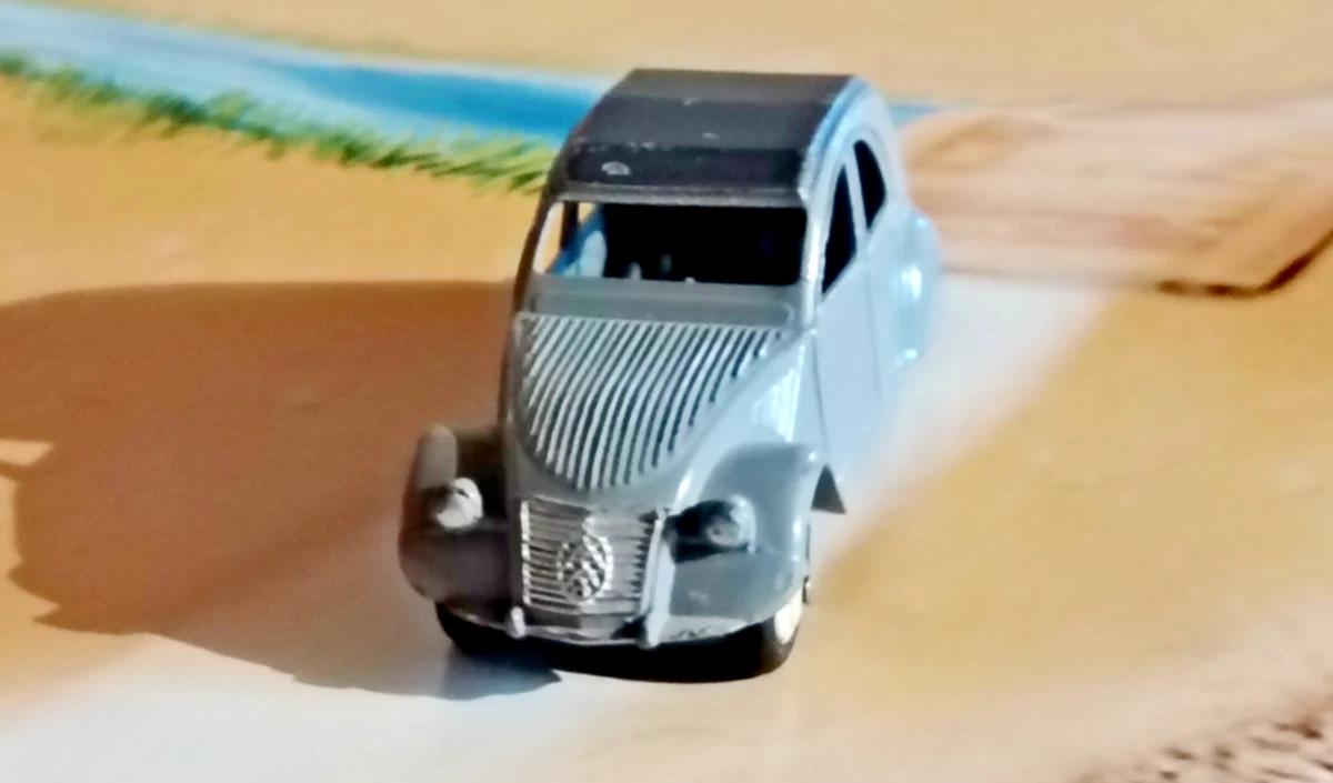 Dinky Toys 24T – Citroën 2CV – Toit Lisse, Jantes Grises – Miniature Ancienne