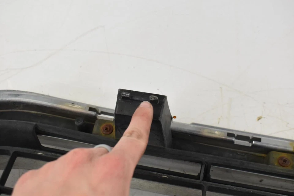 2016 GMC Yukon XL Grille Chrome Surround SLE Used - Pitting in Chrome - Image 2 of 4