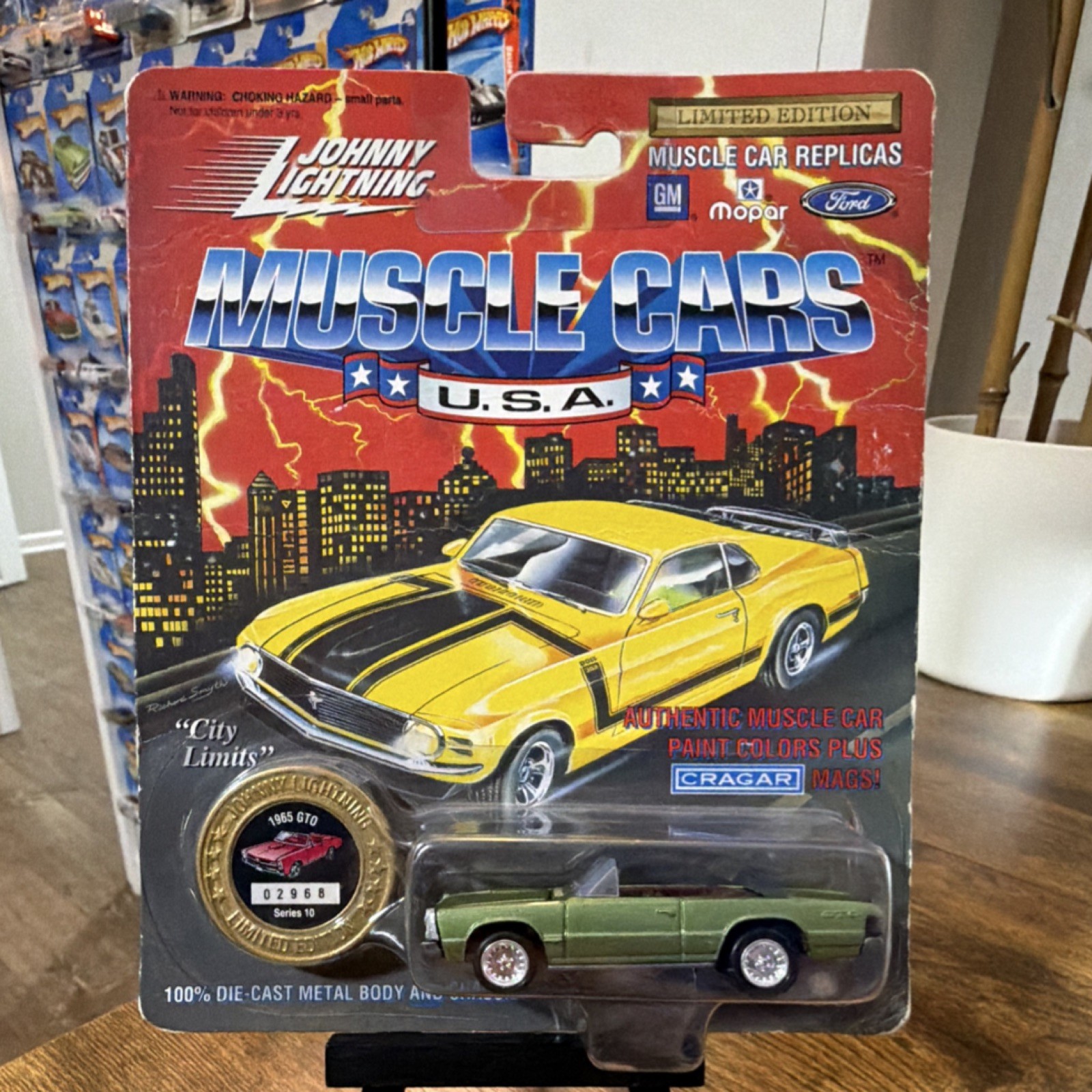 Johnny Lightning Muscle Cars USA Pontiac GTO 1965 1:64 Green Diecast Limited