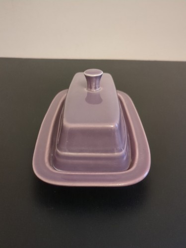 VINTAGE FIESTA LILAC COVERED BUTTER DISH - Picture 2 of 6
