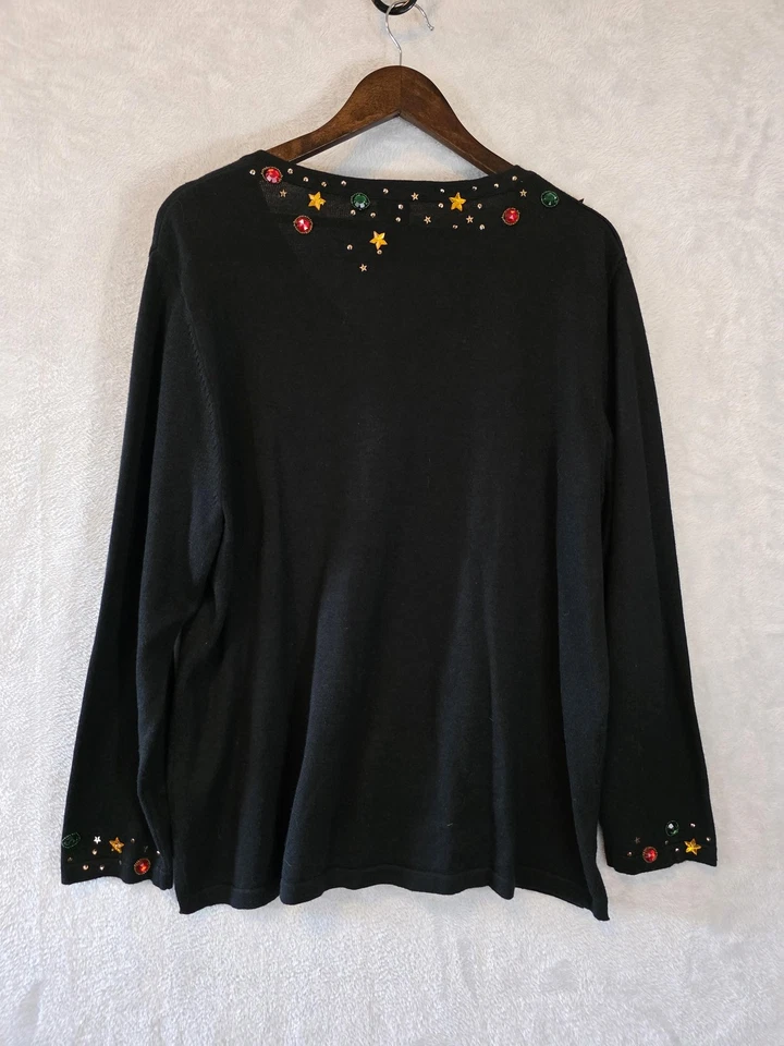 Suéter Berek Studio Feminino 2XL Lantejoulas Pretas Papai Noel Decote V Enfeitado de Férias VEJA - Imagem 3 de 4