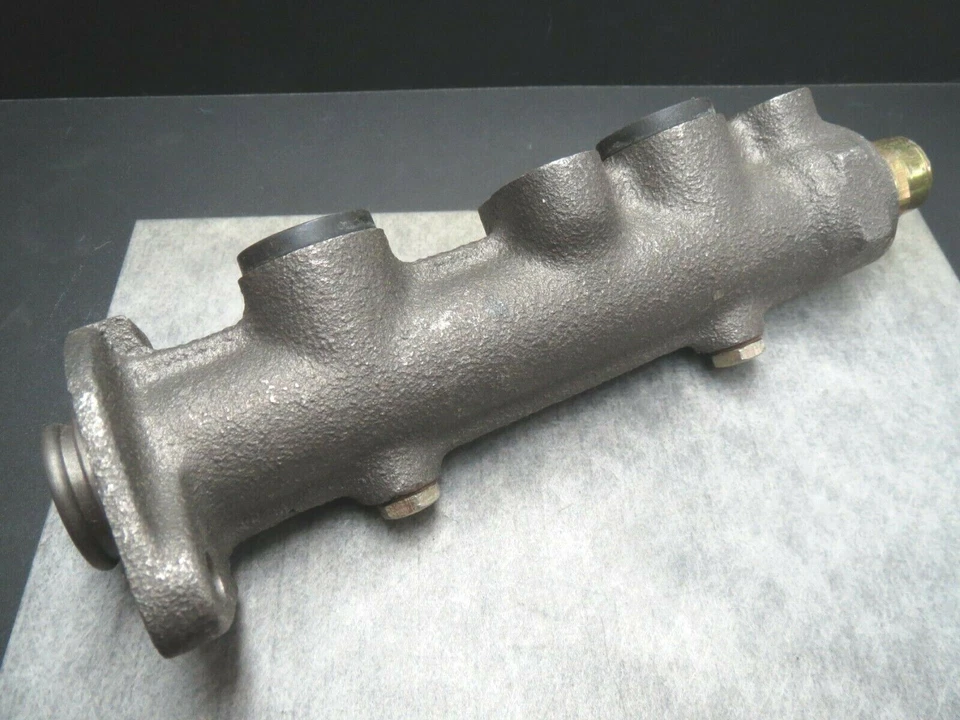 Cilindro maestro de freno para Fiat 131 1978-1982 y Strada Hecho en Italia ¡Envío rápido! Foto 2 de 4