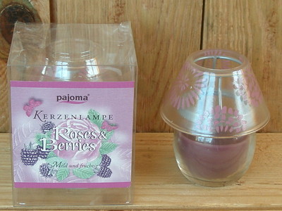 Duftkerze in Kerzenlampe, Roses & Berries, mild & fruchtig, in Verpackung