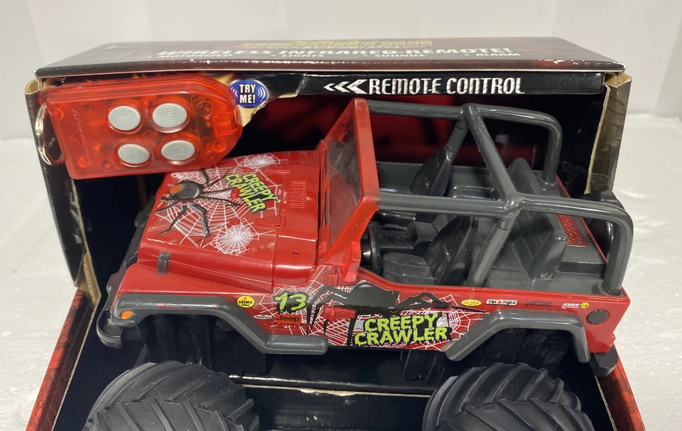 Road Champs Creepy Crawler RC Car Monster Truck Toy 1:24 Scale Spider Jeep NEW - Image 2 of 4