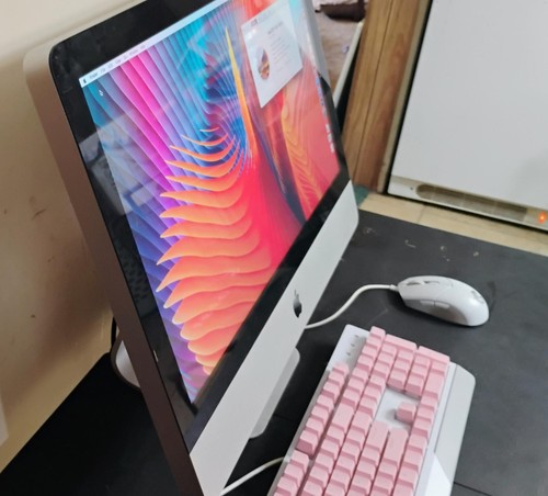 Apple iMac 21.5" Desktop from Mid 2011 - 8 GB RAM 1 TB Storage, High Sierra - Picture 2 of 8