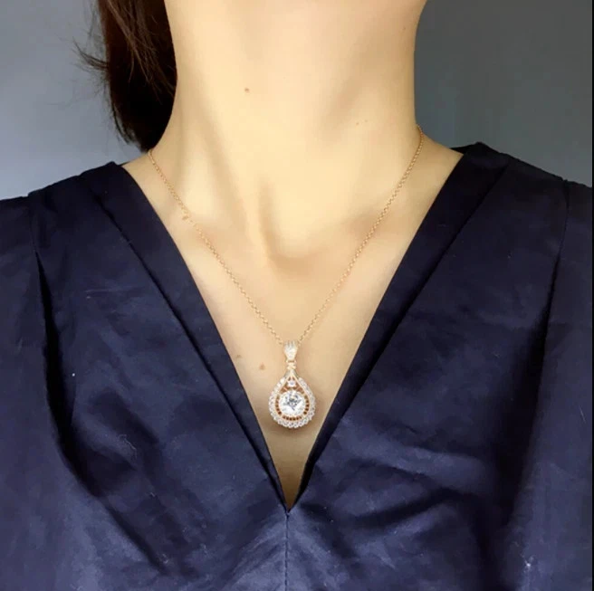 Colgante lágrima diamante talla redonda de 3 quilates para mujer oro blanco de 14 quilates sobre cadena gratis Foto 3 de 4