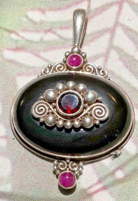 SAJEN BLACK ONYX AND RUBIES GENUINE EARTH MINED 925 SS PENDANT GORGEOUS BIG