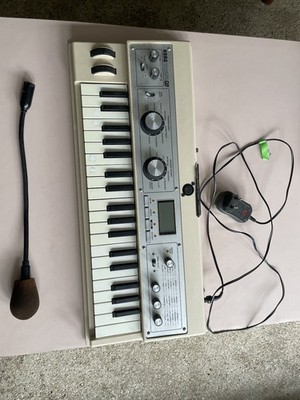 KORG microKORG XL+ Analog Modeling Synth Vocoder White edition