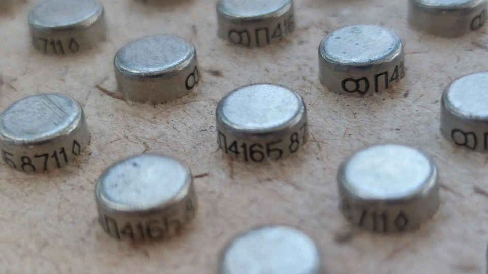 32 pcs Germanium Transistor PNP P416B ~ SFT163 SFT358 2SN1524 Fuzz Face ussr - Image 2 of 3