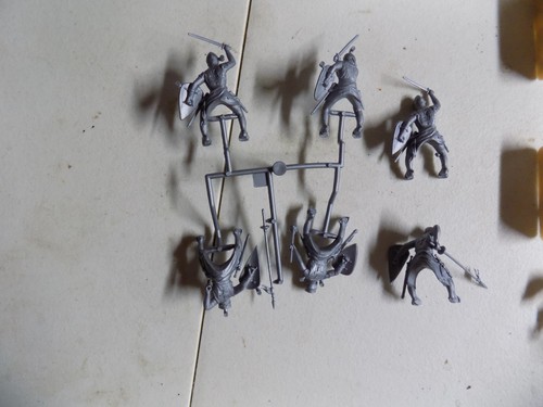 6 Italeri Medieval Knights' Figures with Box & Horses ( July. Listing) - Picture 6 of 9