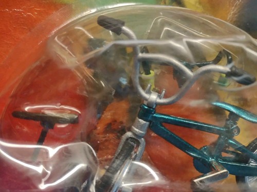 Vintage 1999 Sealed Extreme Cycle 1/64 Model Diecast Metal Bike Bicycle & Tools - Picture 3 of 14