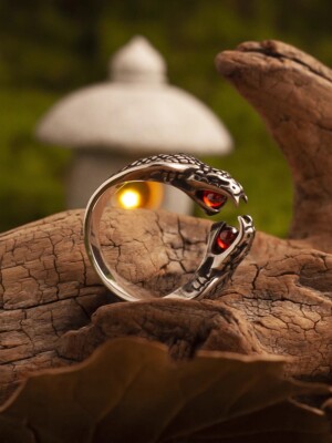 NIGHT WORKS Guarding Power Ancient Egyptian Cobra Ruby Texture Retro Ring