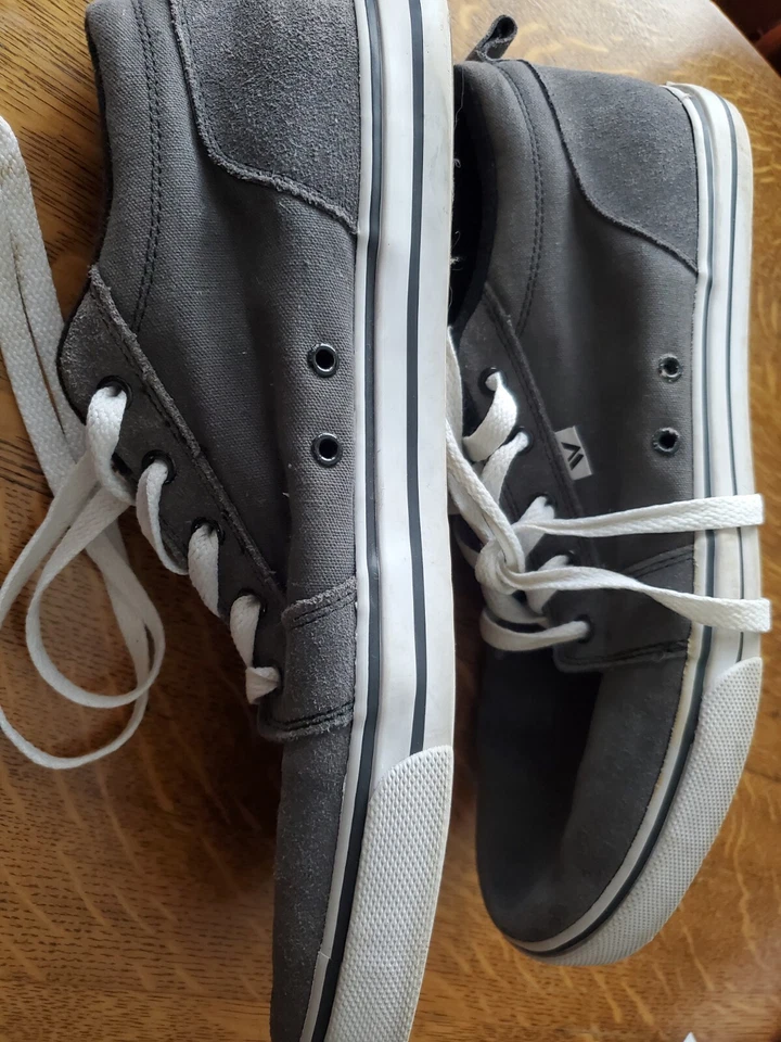 Zapatillas Shaun blancas para hombre talla 13 de cuero y lona grises Foto 2 de 4