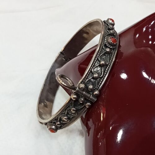 Ancien Bracelet Argent Massif Traditionnel Avec Pierre Vrais Corail Rouge - Photo 1/6