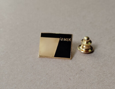 Medien Pin / TV La Seven (EGF vergoldet signiert LMI Paris) Länge: 2,1 cm
