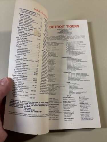 Vintage 1991 DETROIT TIGERS Cecil Fielder Media Guide - Picture 3 of 6
