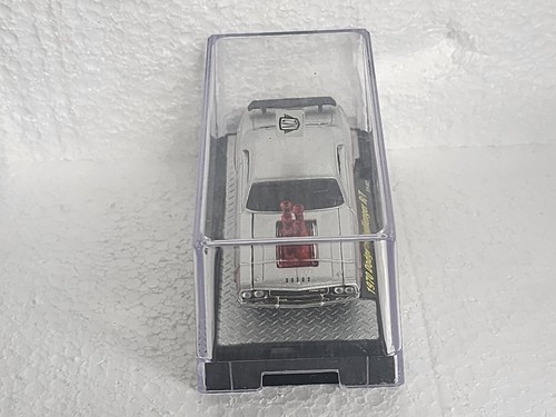 M2 Machines 1970 Dodge Challenger R/T White Loose NO Packaging - Picture 2 of 4