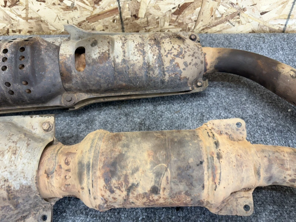 Tubo silenciador de escape colector OEM Toyota Land Cruiser Lexus LX470 1998-2007 Foto 3 de 4