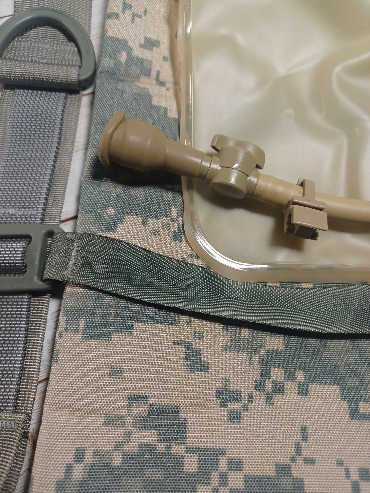 MOLLE II Modular Lightweight Hydration System Carrier Very Good